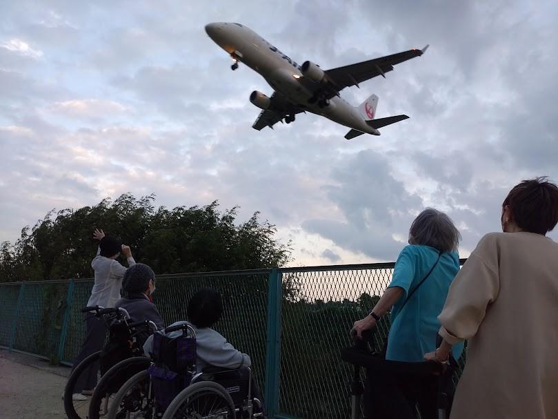 迫力満点！着陸間近の飛行機ウォッチ『伊丹へ外出行事』