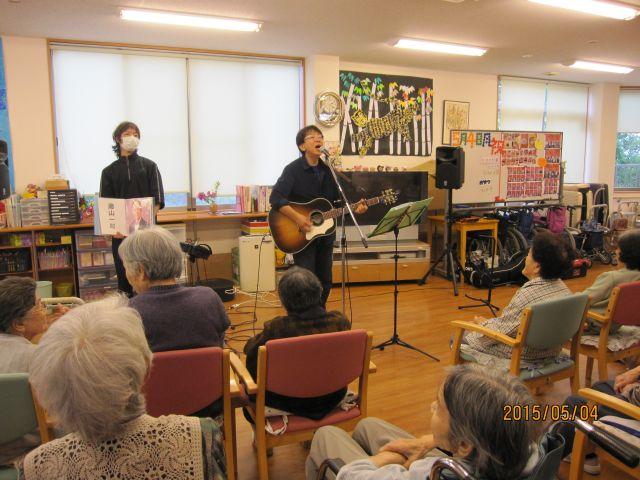 ５月４日　懐かしの歌ギター弾き語りの竹尾さん来設