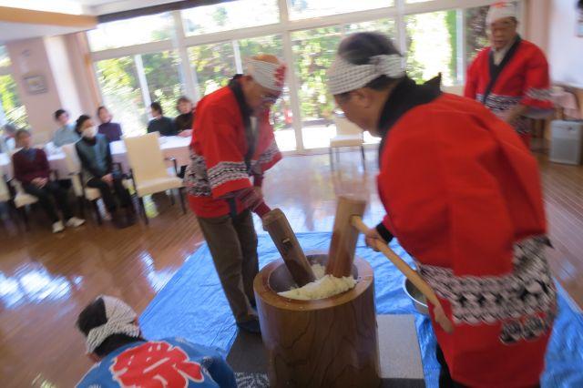 お餅つき