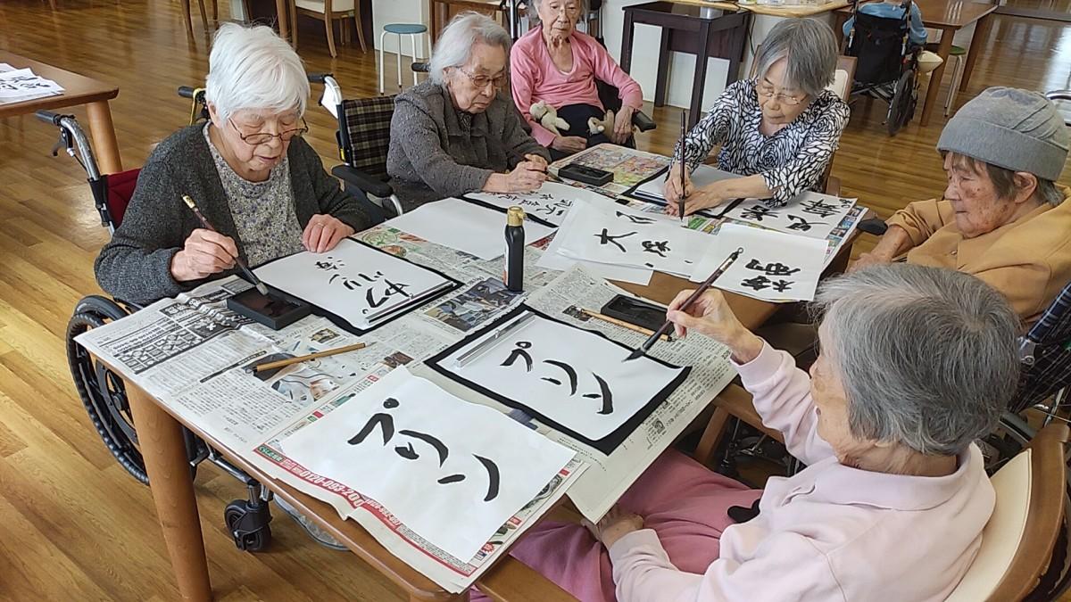 展示会に向けて・・・書道のレクリエーション