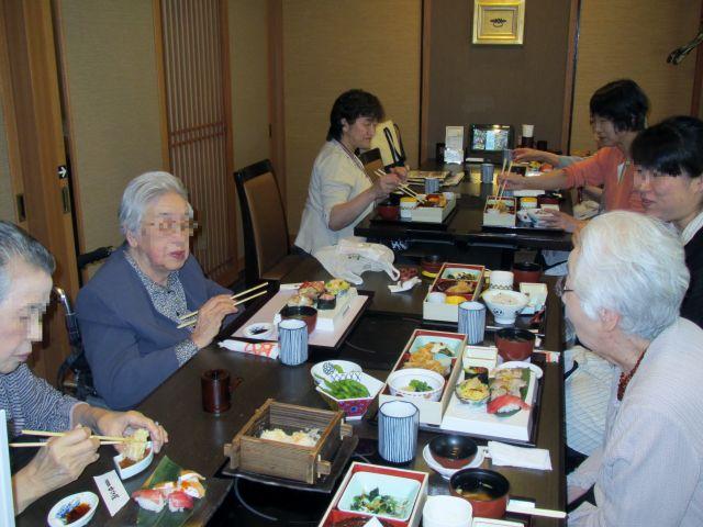 「誕生日食事会」