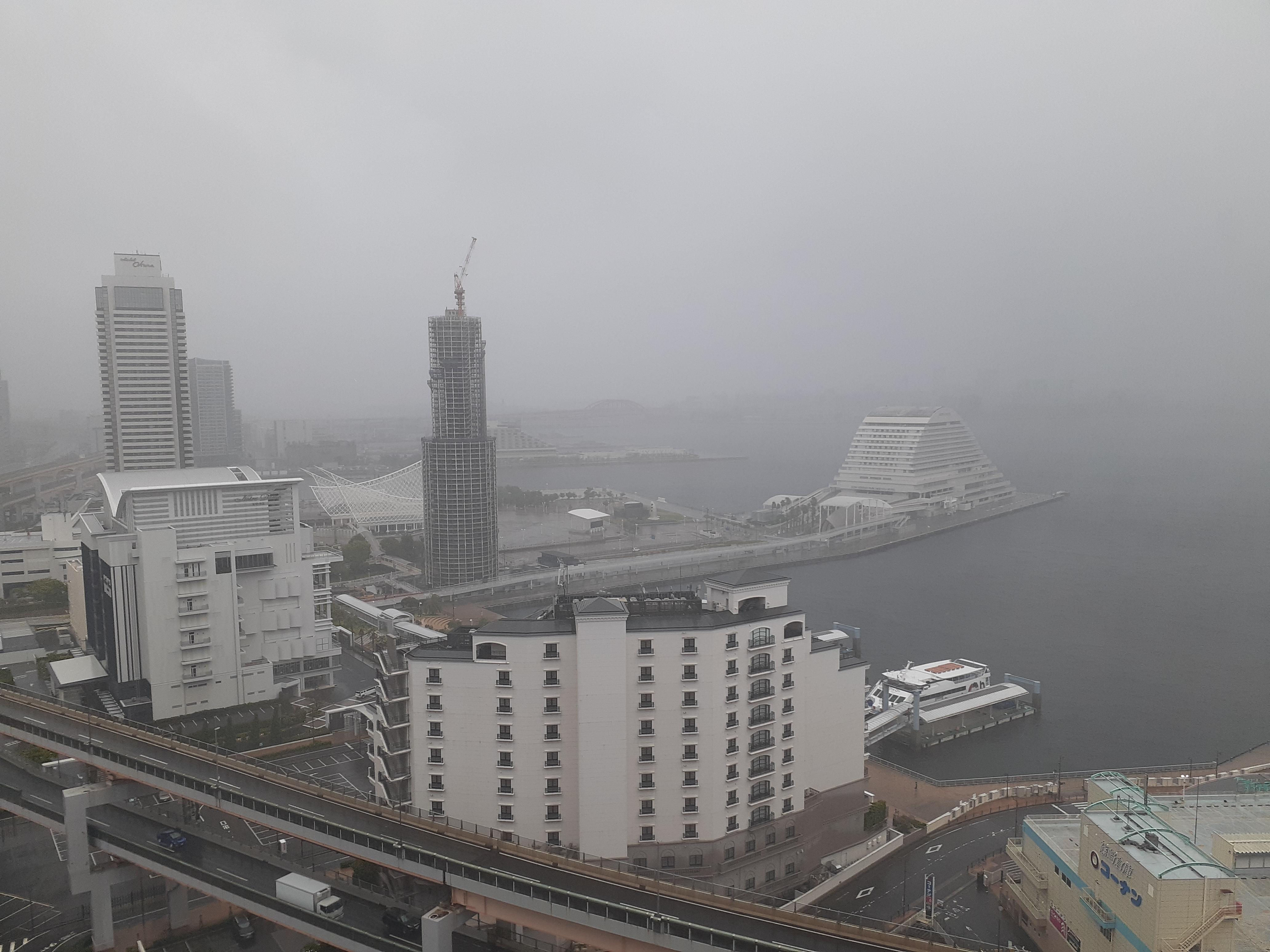 本日は8月15日。台風7号が関西に接近しています。