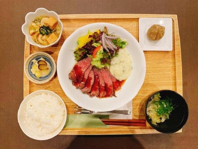 食事イメージ（日替わり定食 ローストビーフ）